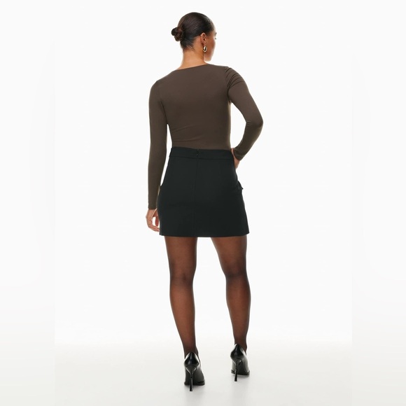 Aritzia Babaton Contour Brown Plunge V Neck Long Sleeve Crop Tee - Picture 9 of 10